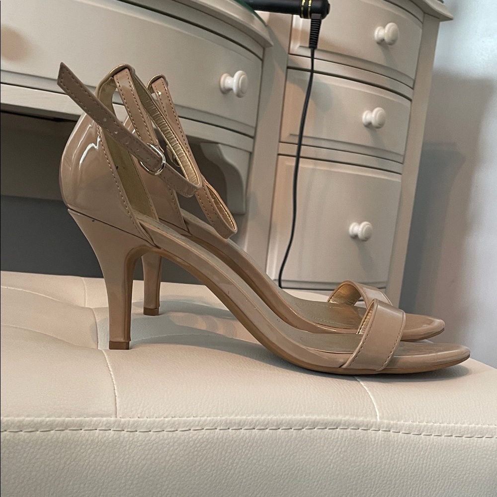 Bandolino Beige Strappy Heels